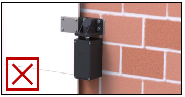 YG80 lock mounted vertically upward on the door frame with a red X indicating an incorrect installation.